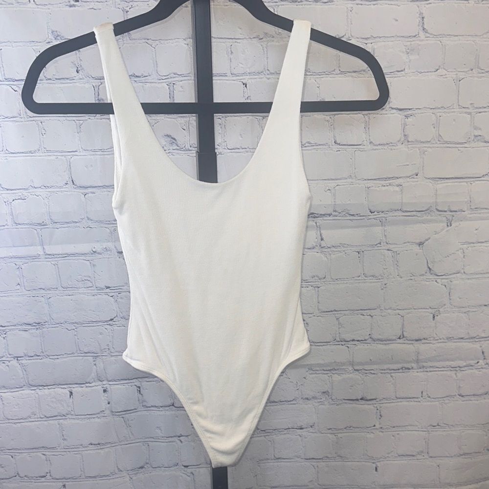 🤍 Babaton Ribbed Thong Bodysuit – Size XXS